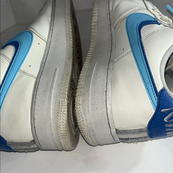 Nike Men's White and Light Blue Sneakers - Picture 9 of 12
